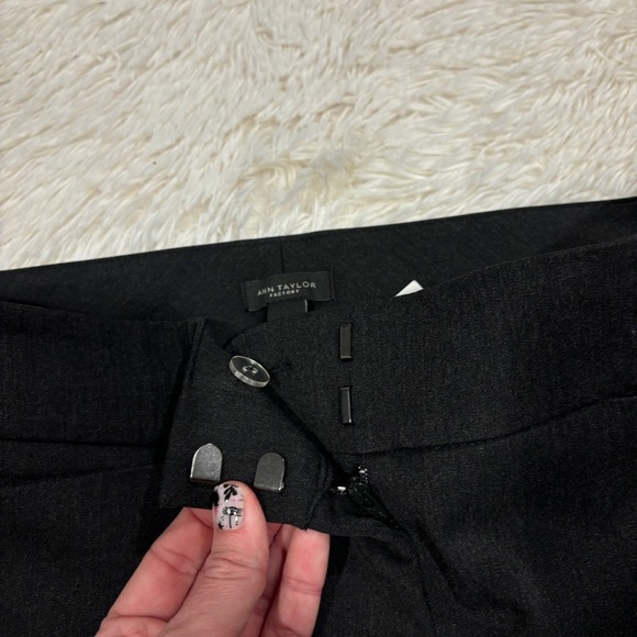 Ann Taylor Factory Woman’s charcoal gray Career Wear Pants Size 6 NWT - Picture 3 of 14